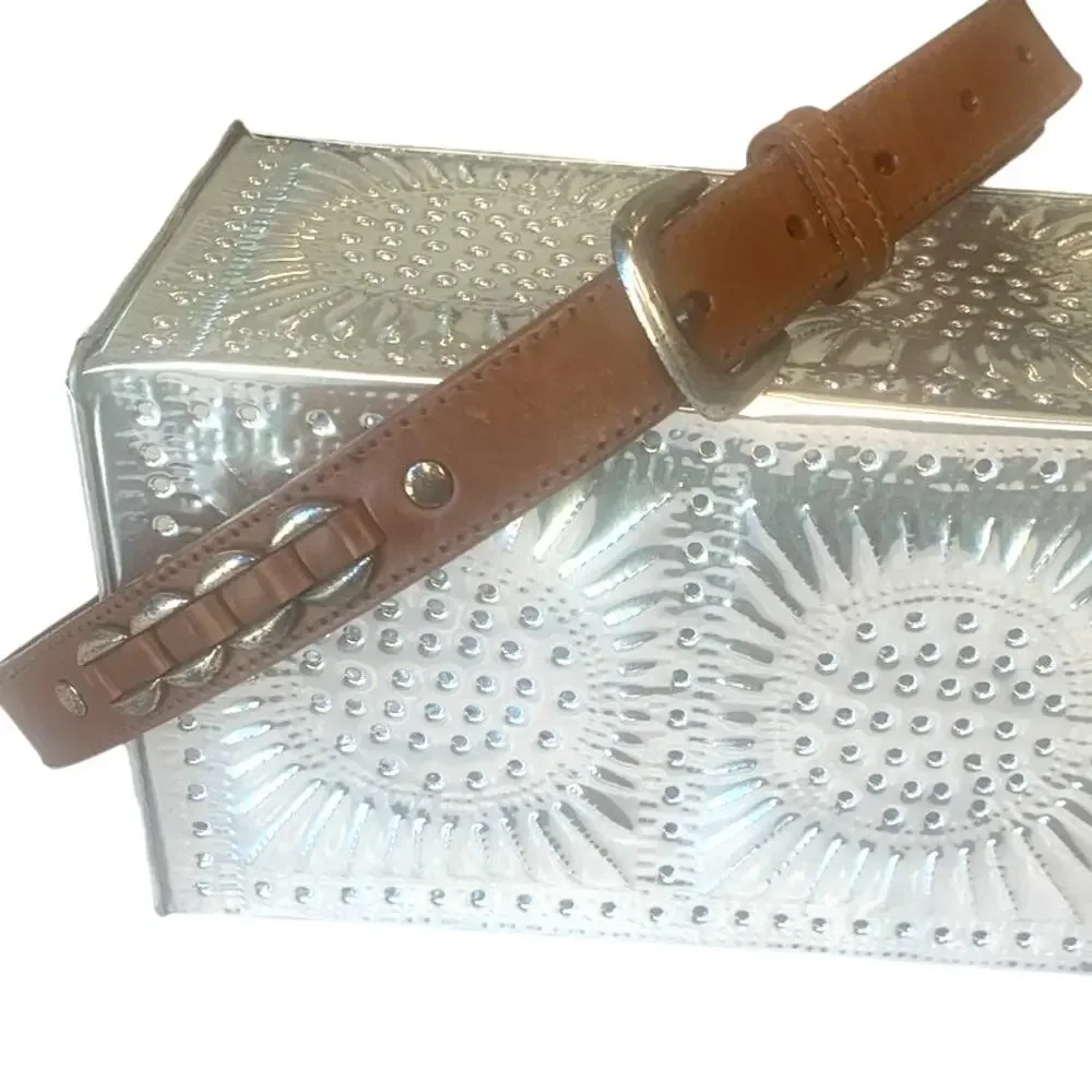 Fossil Studded Genuine Leather Belt Medium 1”x 30” Brown Silver Conch